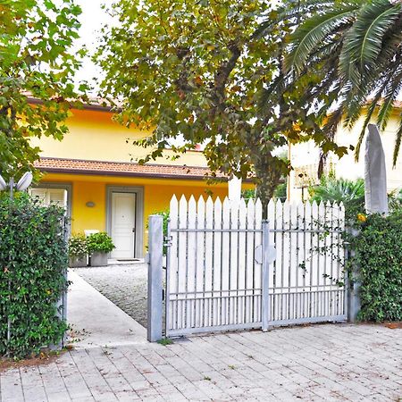 Holiday Apartments Fiumetto Marina di Pietrasanta Luaran gambar