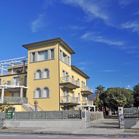 Holiday Apartments Fiumetto Marina di Pietrasanta Bilik gambar