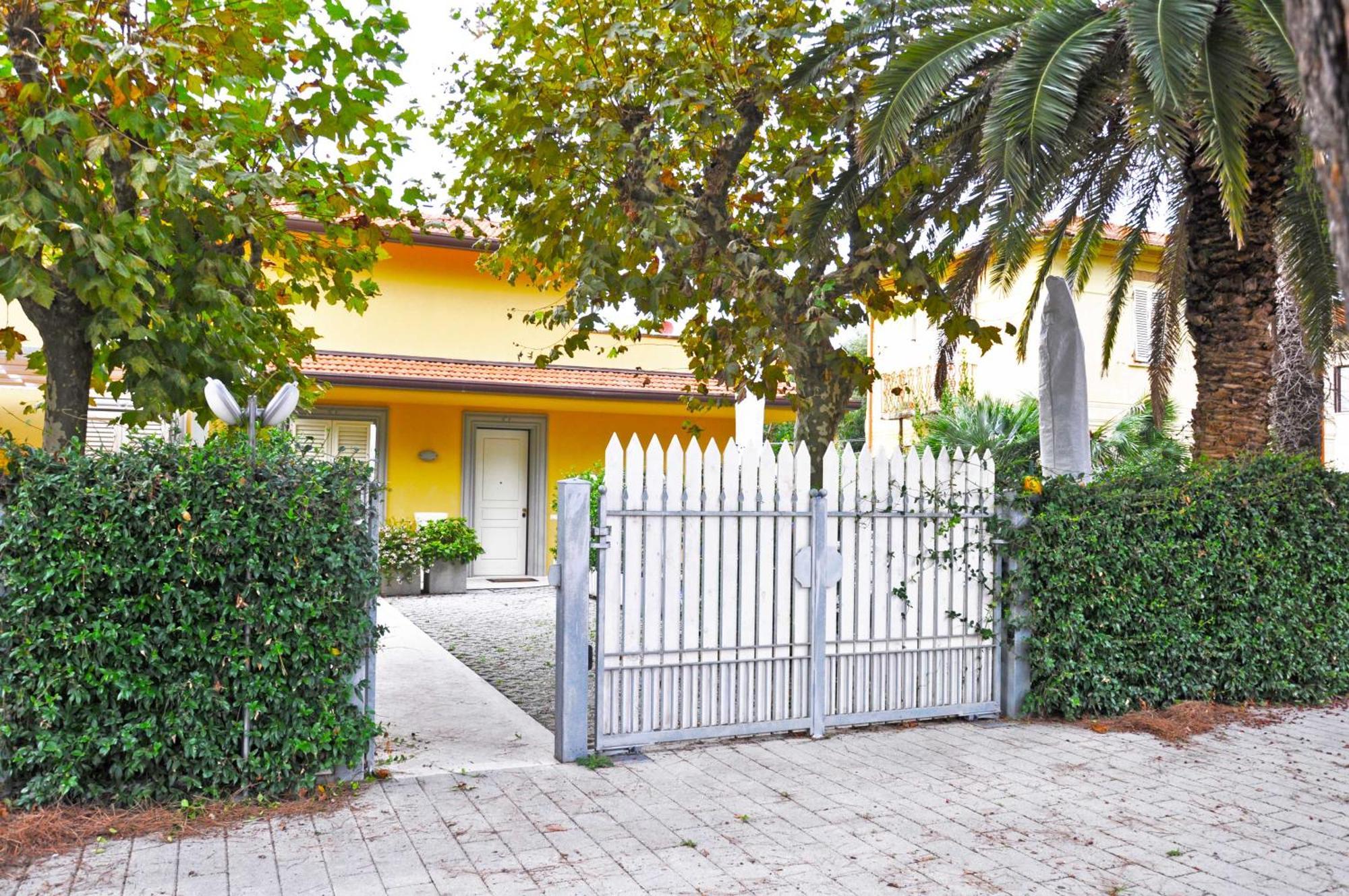 Holiday Apartments Fiumetto Marina di Pietrasanta Luaran gambar